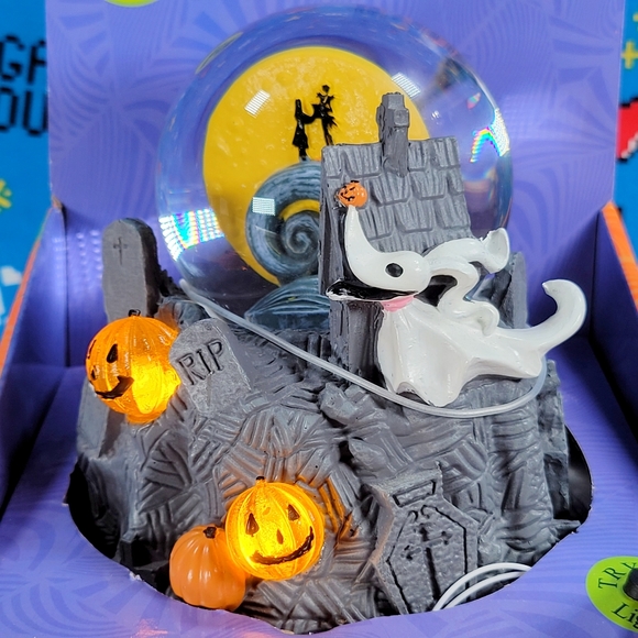 Disney Nightmare Before Christmas Zero 6" Musical LED Disney Waterglobe New - Picture 5 of 10
